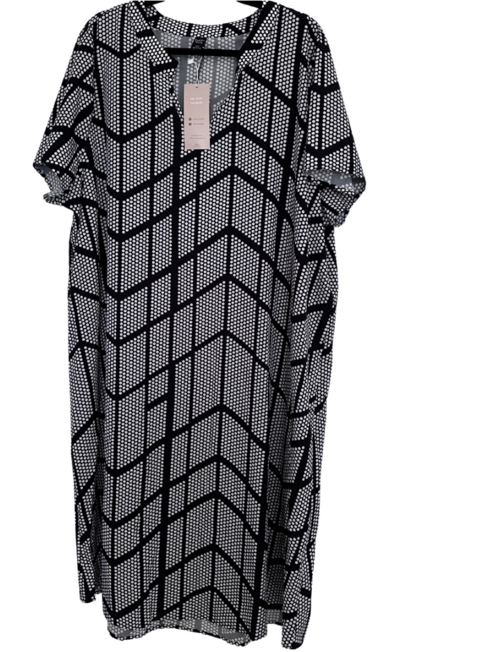 Black & White Geometric Shift Dress